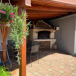 apartments-nada-sukosan.hotelinzadar.com/